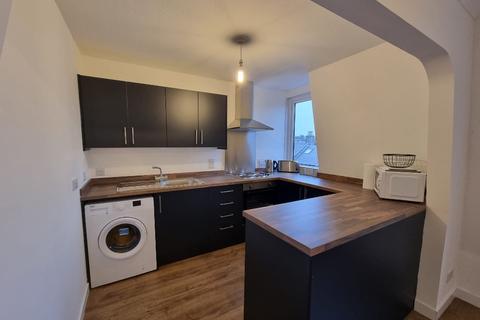 3 bedroom flat to rent, Calsayseat Road, Kittybrewster, Aberdeen, AB25