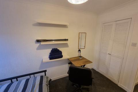 3 bedroom flat to rent, Calsayseat Road, Kittybrewster, Aberdeen, AB25