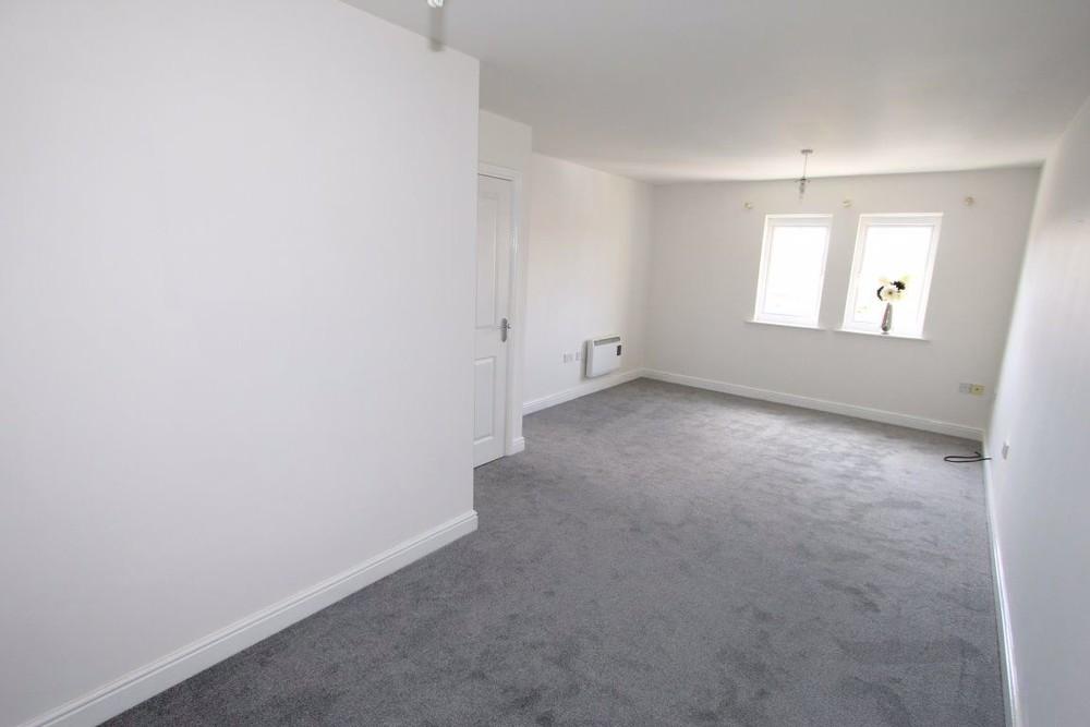 Doulton Court, Baddeley Green, Stoke... 2 bed flat £595 pcm (£137 pw)