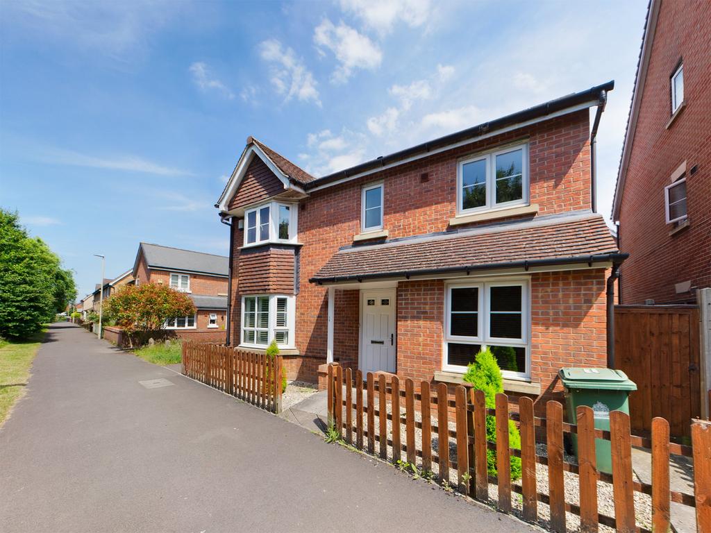 Leeming Walk, Kingsway, Gloucester, GL2 4 bed detached house £1,350