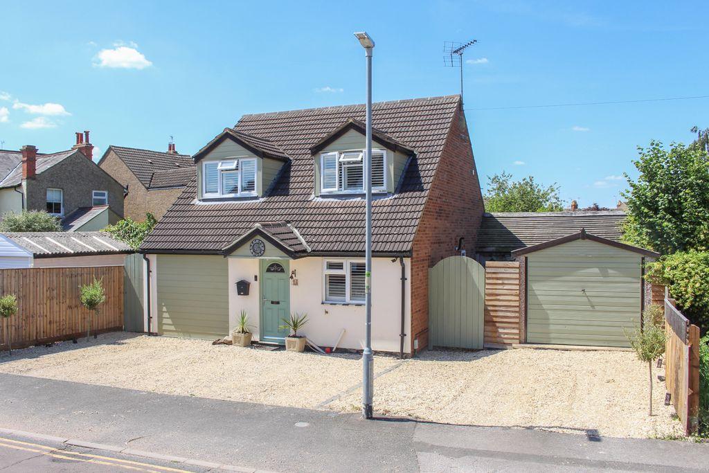 Brooklands Avenue, Leighton Buzzard... 3 bed detached house £500,000