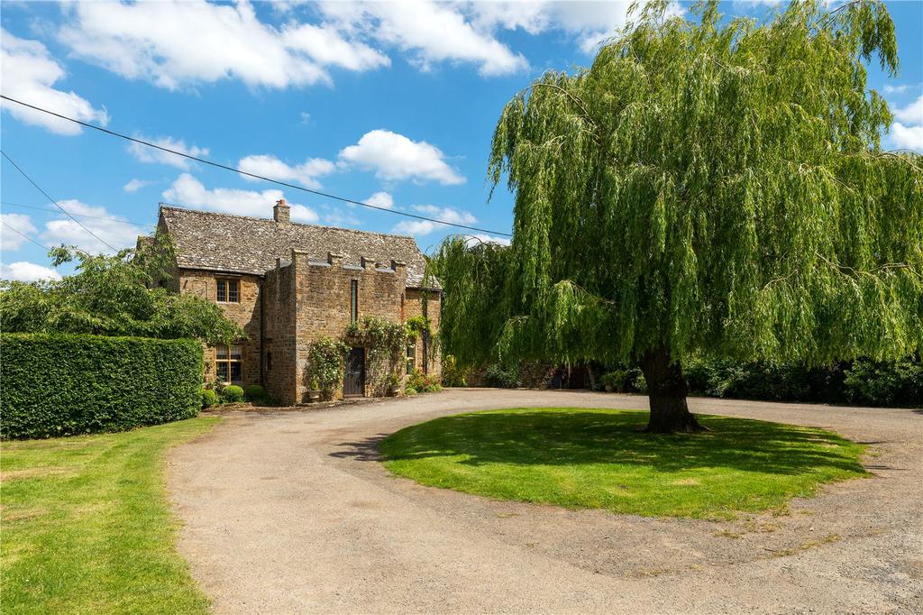 Banbury, Oxfordshire, OX15 3 bed detached house £950,000