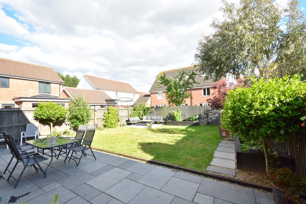 Thomas Crescent, Kesgrave, Ipswich IP5 2HN 5 bed detached house £535,000