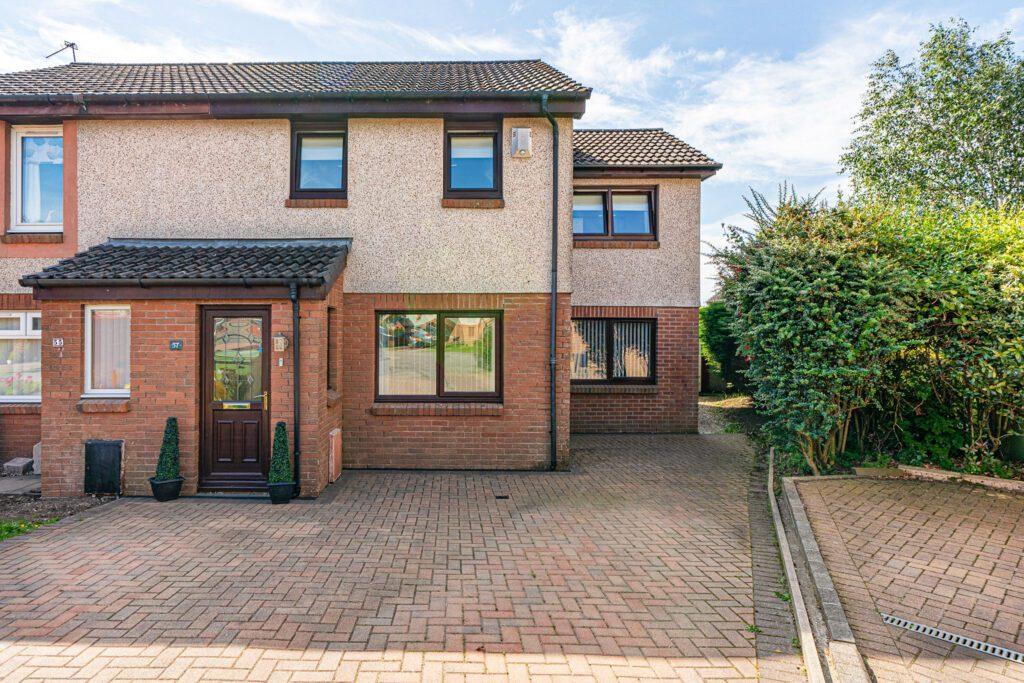 Harris Close, Newton Mearns 3 bed semidetached villa £275,000