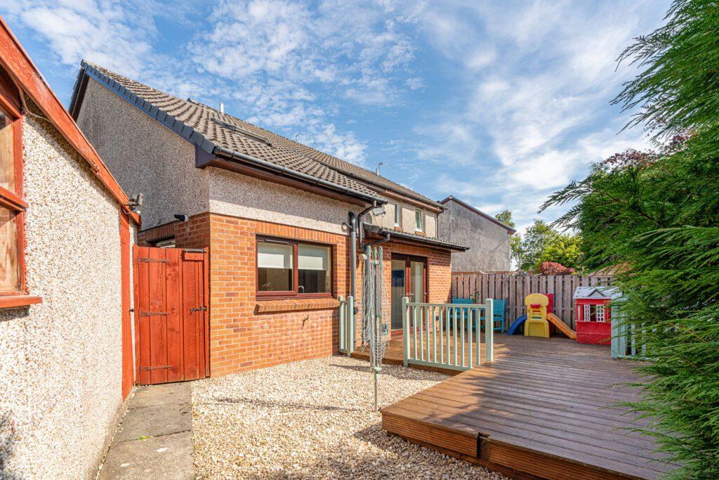 Harris Close, Newton Mearns 3 bed semidetached villa £275,000