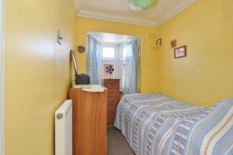64 The Drive, Collier Row, Romford, RM5 3TR