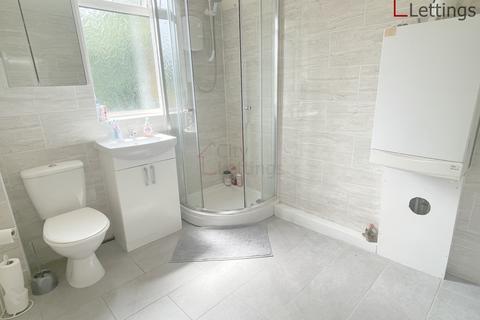 2 bedroom end of terrace house to rent, Cycle Road