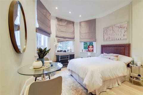 Studio to rent, Langland Gardens, Hampstead, London