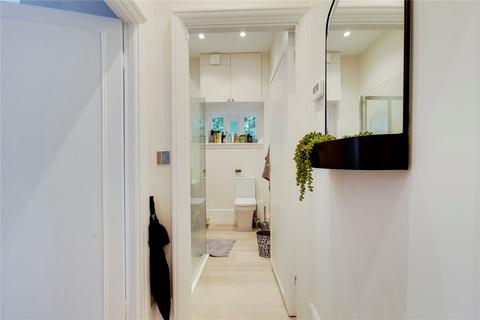 Studio to rent, Langland Gardens, Hampstead, London