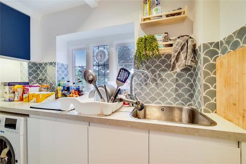 Studio to rent, Langland Gardens, Hampstead, London