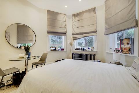 Studio to rent, Langland Gardens, Hampstead, London
