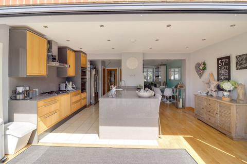 7 Sundown Road, Ashford, TW15 1EW