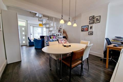 3 bedroom terraced house to rent, Jarvis Road, South Croydon