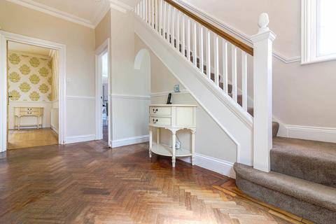 8 Kendal Avenue, Epping, CM16 4PN