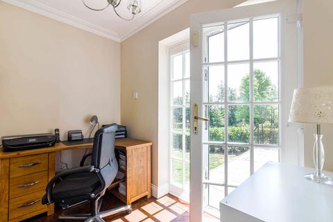 8 Kendal Avenue, Epping, CM16 4PN