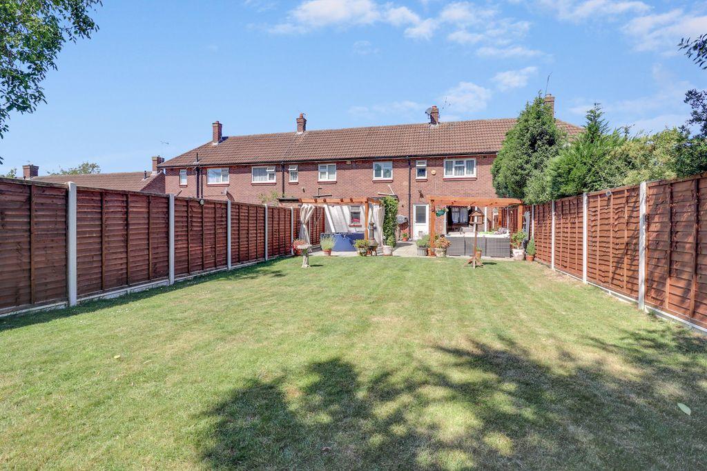 Metcalf Road, Ashford TW15 1EZ 2 bed terraced house £425,000