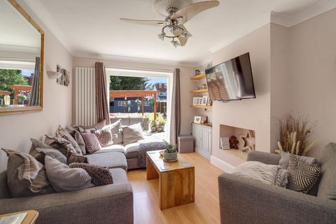 14 Metcalf Road, Ashford, TW15 1EZ
