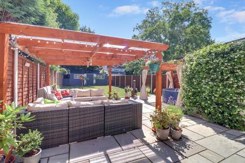 14 Metcalf Road, Ashford, TW15 1EZ