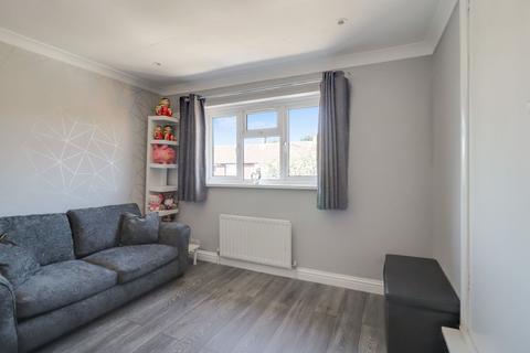 14 Metcalf Road, Ashford, TW15 1EZ