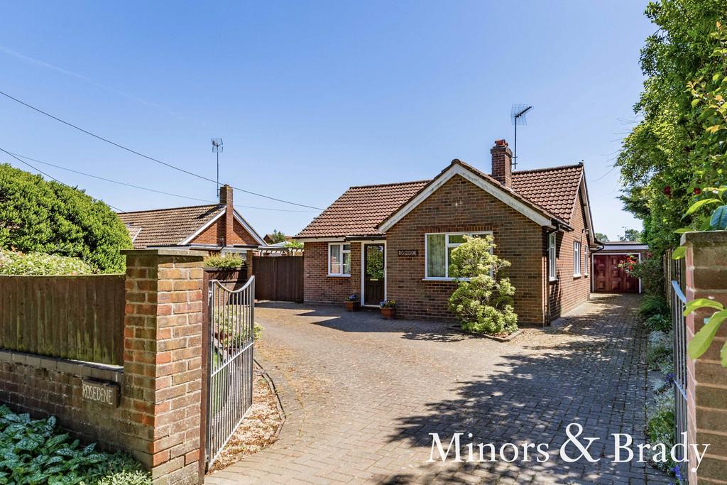 Buckenham Road, Lingwood 3 bed detached bungalow £400,000
