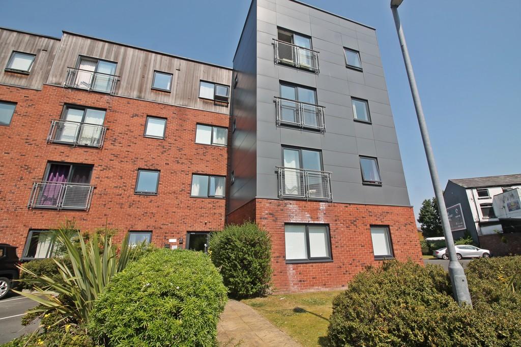 Dutton Court, Warrington 2 bed apartment £675 pcm (£156 pw)