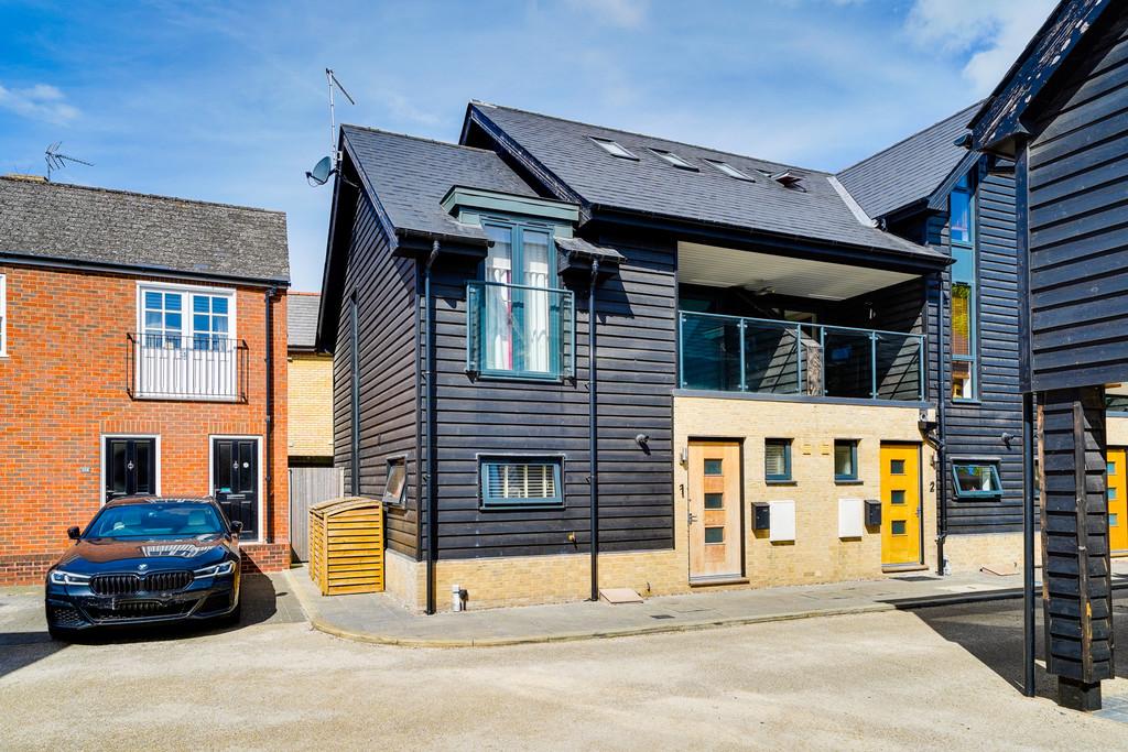 Brewers Yard, Royston 3 bed end of terrace house £1,495 pcm (£345 pw)