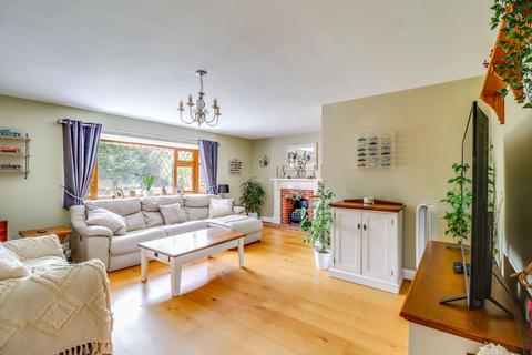 4 bedroom detached bungalow for sale - Windsor Road, Bowers Gifford
