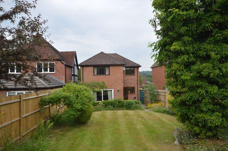 Camelsdale, Haslemere VILLAGE LOCATION, WALK OF ALL AMENITIES 3 bed