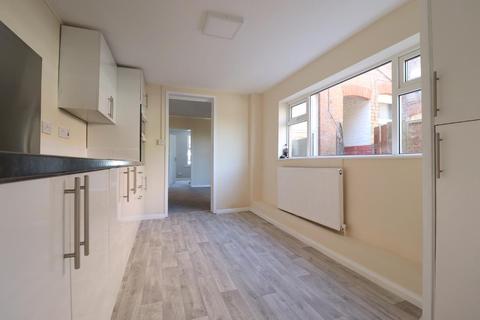 4 bedroom terraced house for sale - Tavistock Crescent, South Luton, Luton, Bedfordshire, LU1 3UP