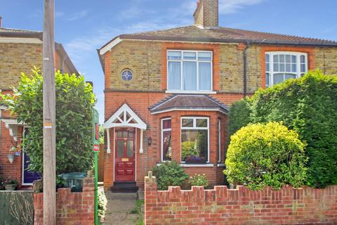 2 bedroom semi-detached house for sale - Ruskin Road, Staines-upon-Thames, TW18