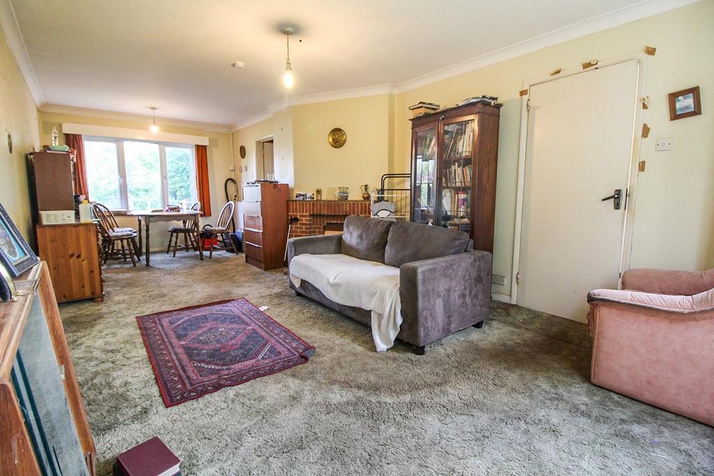 Brooksby Road, Tilehurst, Reading, RG31 3 bed semidetached house £