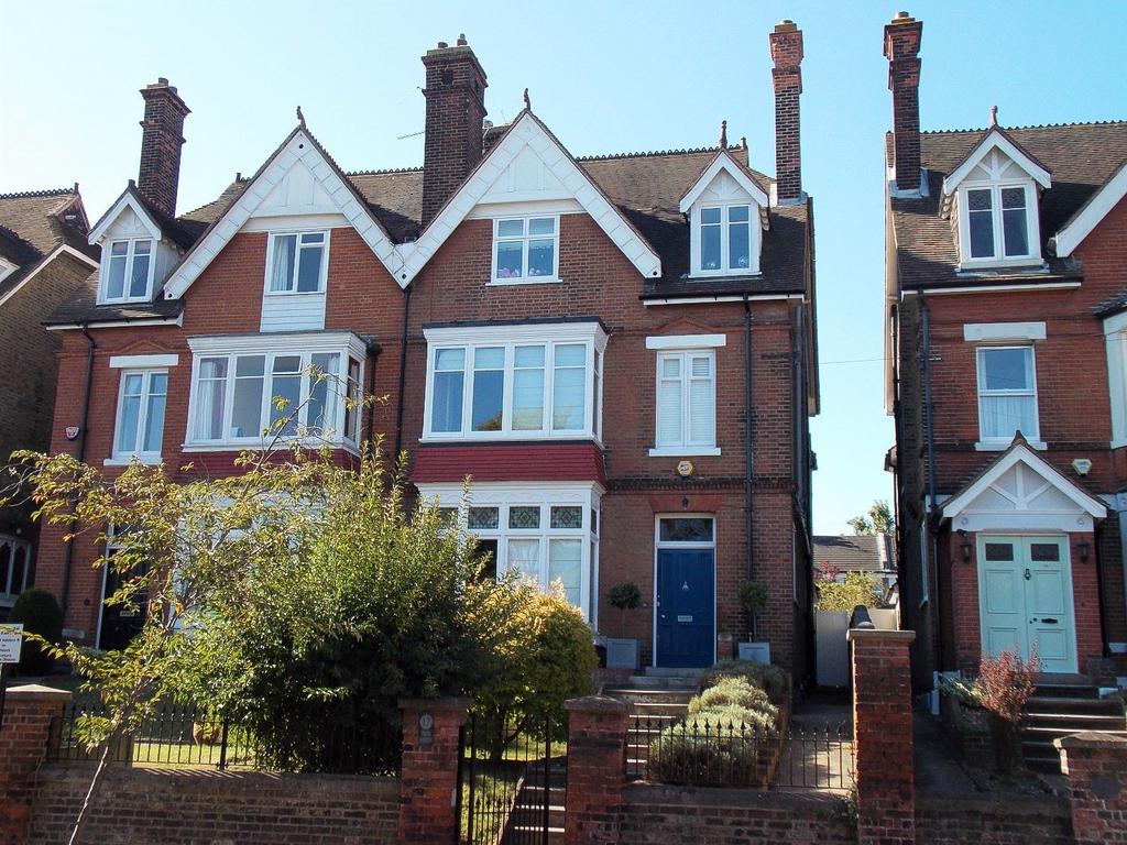 WATTS AVENUE ROCHESTER KENT 5 bed semidetached house £1,000,000