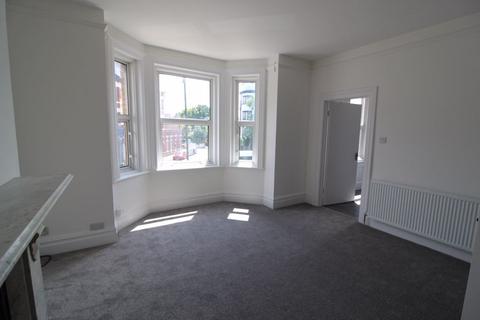 3 bedroom apartment to rent, Spacious 3-Bedroom Duplex Flat in Boscombe – Modern Living Near the Beach