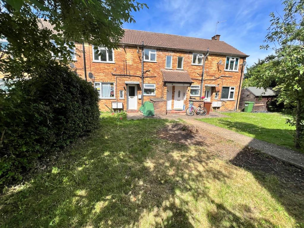 Great Slades, Potters Bar, EN6 1 bed £1,050 pcm (£242 pw)