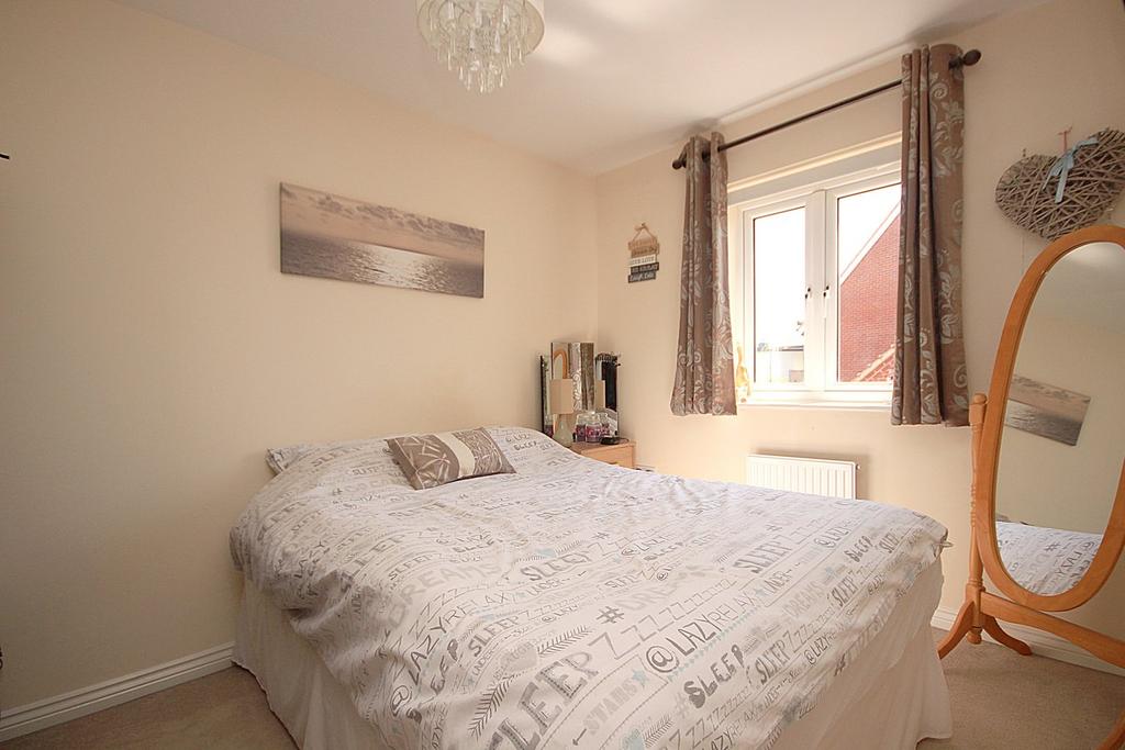 Valerian Way, Stotfold, SG5 3 bed end of terrace house £1,450 pcm (£