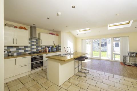 3 bedroom end of terrace house for sale - Swiss Drive, Ashton Vale