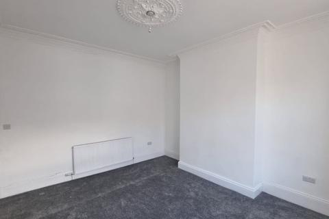 2 bedroom apartment to rent - Brinkburn Avenue, Gateshead