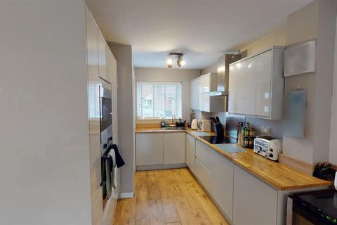 12 Lisle Close, Gravesend, DA12 4XH