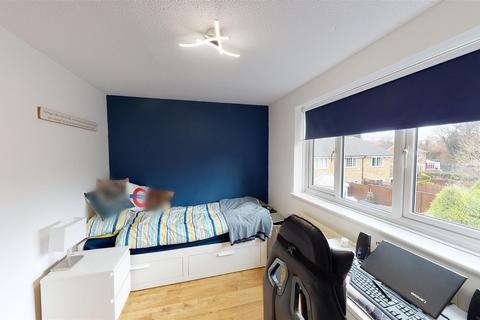 12 Lisle Close, Gravesend, DA12 4XH