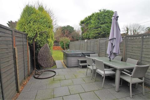 12 Lisle Close, Gravesend, DA12 4XH