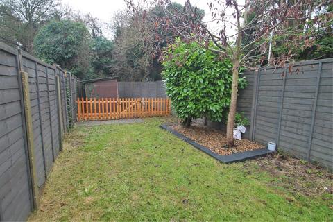 12 Lisle Close, Gravesend, DA12 4XH