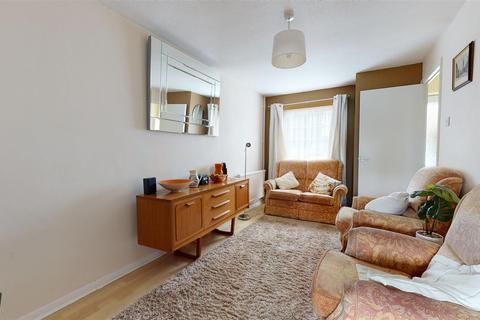 84 Apsledene, Gravesend, DA12 5EF