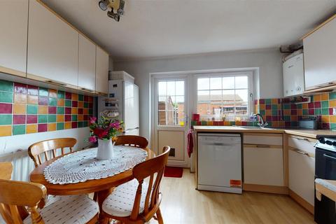 84 Apsledene, Gravesend, DA12 5EF