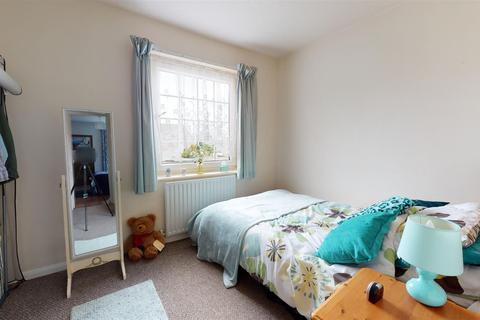 84 Apsledene, Gravesend, DA12 5EF