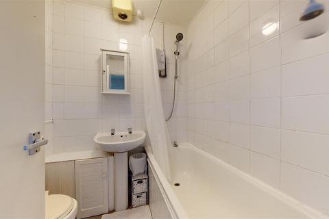 84 Apsledene, Gravesend, DA12 5EF