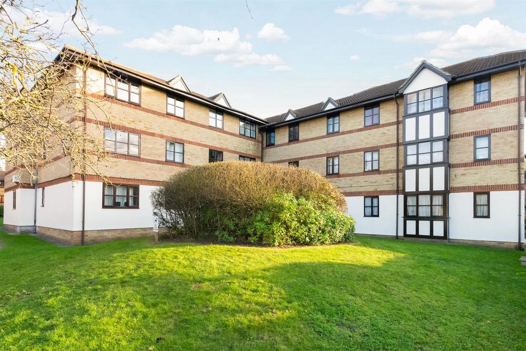 Carisbrooke Court, Osbourne Road, Dartford 1 bed flat £170,000