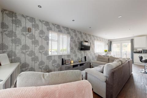 5a Stanley Crescent, Gravesend, DA12 5SZ
