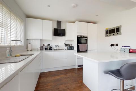 5a Stanley Crescent, Gravesend, DA12 5SZ
