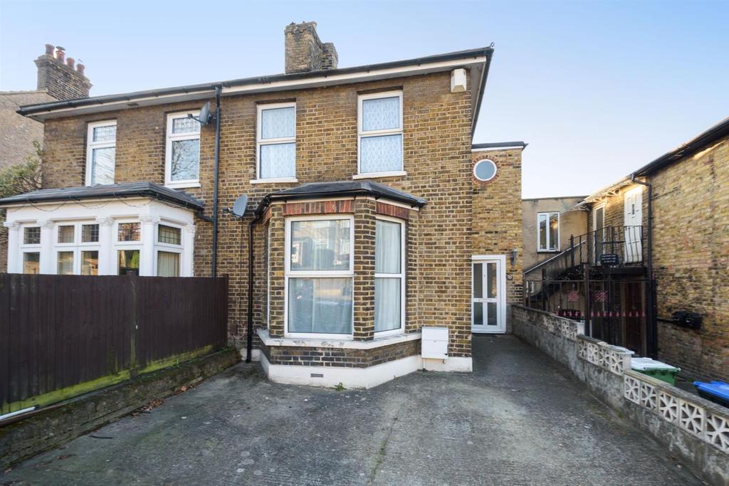 Station Road, Crayford, Dartford 3 bed semidetached house £425,000