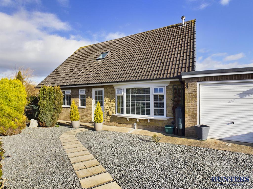 Westfield Close, Pocklington, York, East Riding of Yorkshire 3 bed detached bungalow for sale